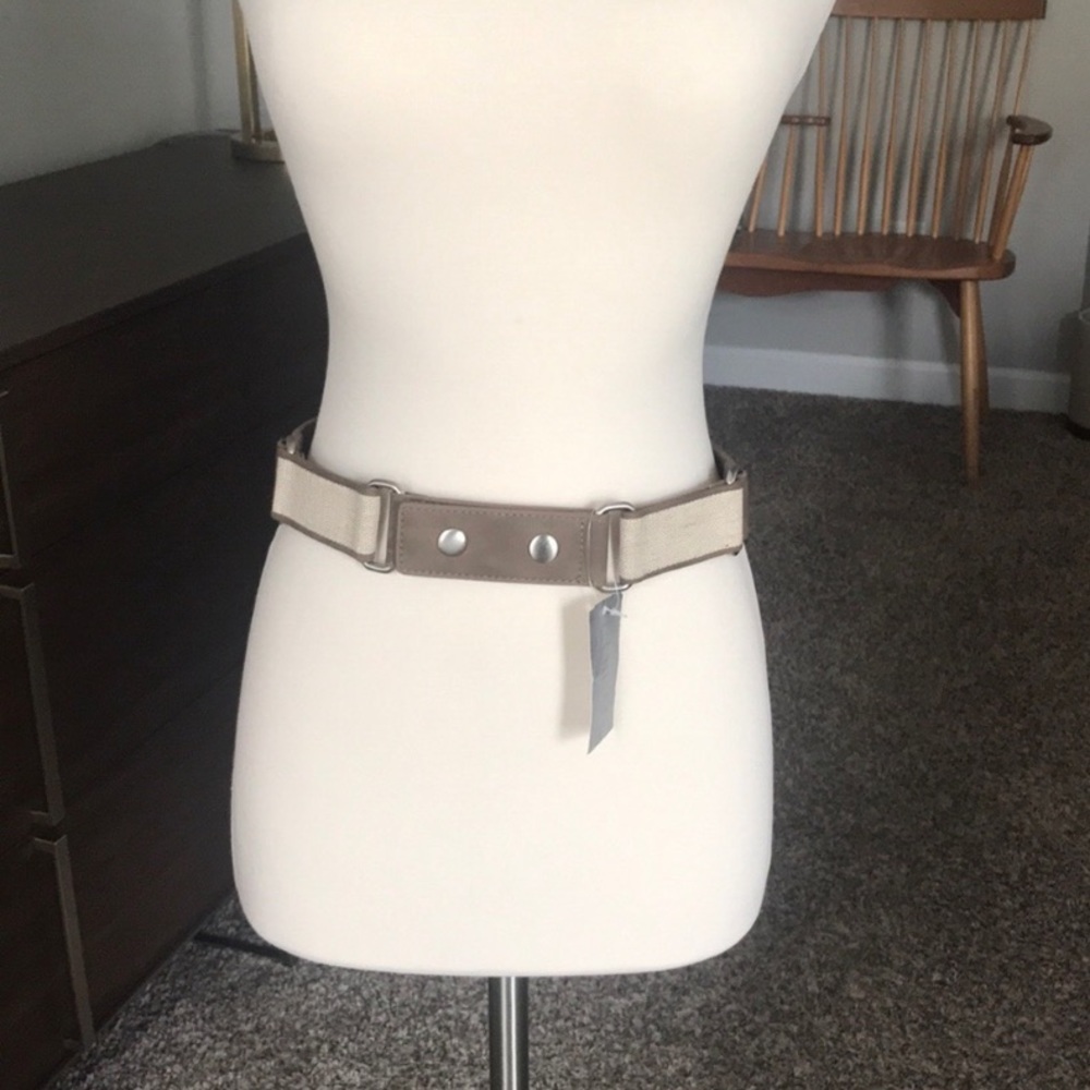 CLEARANCE ❗️HOST PICK!!!❤️NWT Chico’s Tan Belt